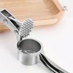 Presse-ail manuel, indispensable pour les recettes