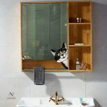 Motif de chat curieux sur film adhésif