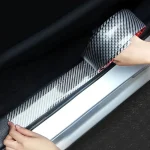 Protection voiture avec autocollant effet carbone