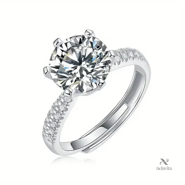 Bijou raffiné en argent, idéal pour les occasions spéciales