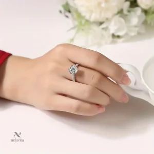 Bague féminine avec grand zircon, style chic et sophistiqué