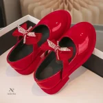 Ballerines vernis avec nœud décoratif, idéales pour les cérémonies