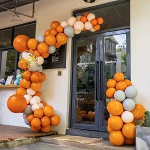 Facilite l'installation de décorations en ballons colorés