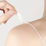 Bande adhésive anti-dévoilement pour vêtements féminins