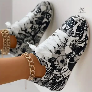 Baskets femme imprimé graffiti multicolore – Sneakers tendance streetwear confortables et respirantes