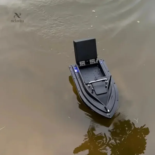 Bateau télécommandé pour pêche avec chargement d'appâts