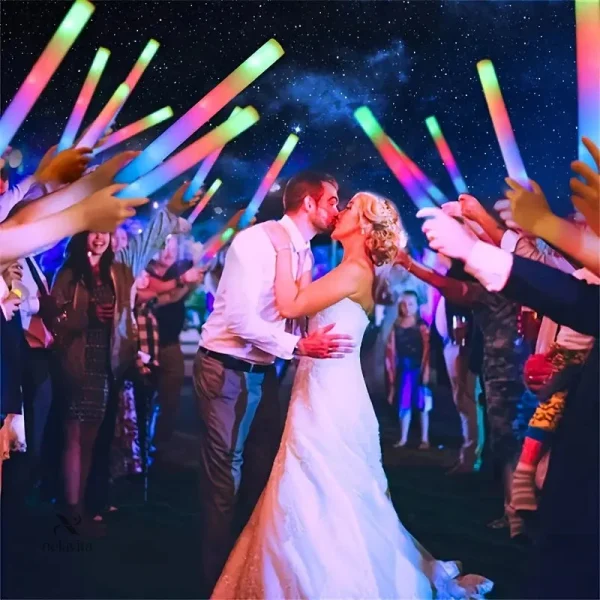 Bâtons LED colorés pour anniversaires et soirées animées