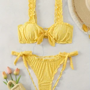 Bikini brodé avec volants – Haut à larges bretelles et culotte nouée ajustable
