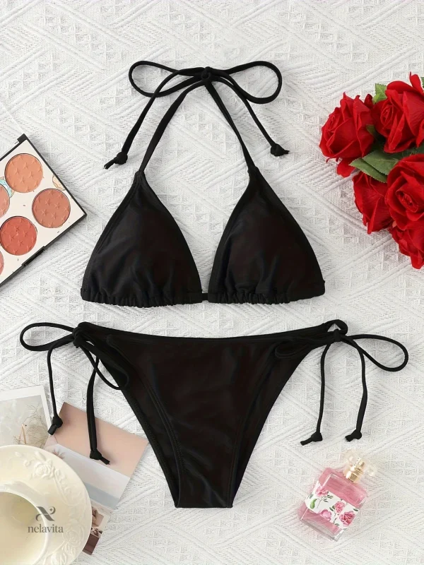 bikini-triangle-noir-a-nouer-l-indispensable-elegant-de-l-ete-1