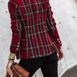 Vêtement féminin à carreaux avec coupe raffinée