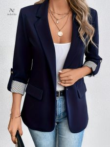 Blazer femme élégant avec poignets rayés et bouton