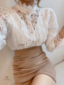 Élégante blouse avec boutons en perle