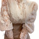 Chemisier à boutons perle pour un look chic