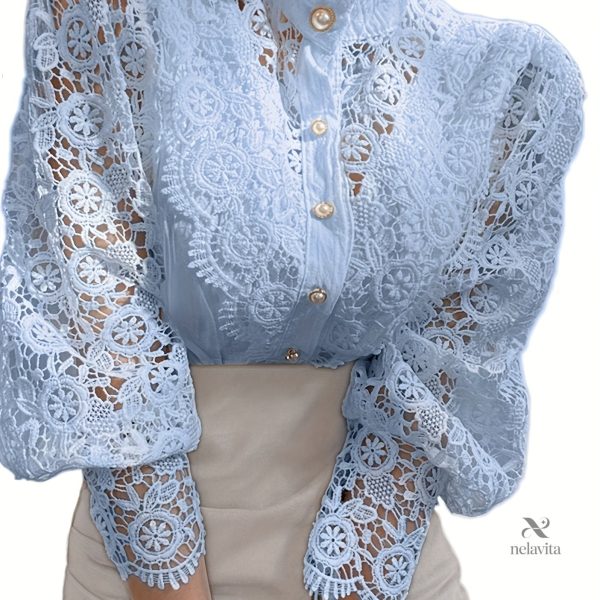 Style romantique : blouse en dentelle florale