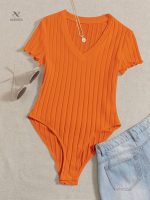 Body côtelé élégant et ajusté, style moderne
