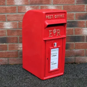 Boîte aux lettres sécurisée en métal rouge avec clé