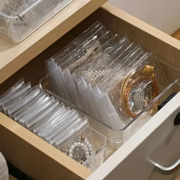 Rangement efficace pour bijoux avec pochettes séparées