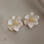 Bijoux femme : boucles d’oreilles avec strass scintillants