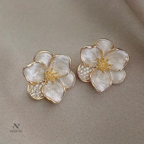 Bijoux femme : boucles d’oreilles avec strass scintillants