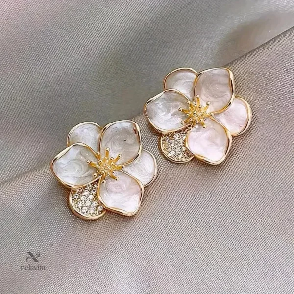 Accessoire floral doré pour sublimer vos tenues féminines