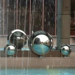 Sculpture de jardin en métal, brillance et modernité