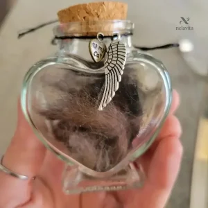 Bouteille en verre cœur pour cendres ou poils d'animal