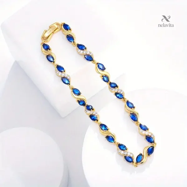 Accessoire femme doré, orné de cristaux bleus brillants