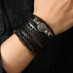 Accessoire en cuir noir multi-rangs, parfait pour un look masculin