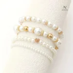 Bijoux femme : bracelets élégants en perles blanches et dorées