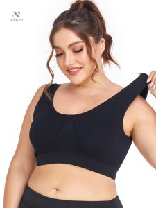 Modèle grande taille offrant maintien et soutien
