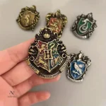 Broches colorées pour enfants, thème de maisons fantastiques