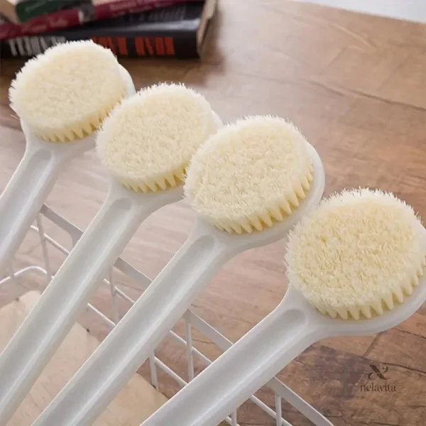 Accessoire de bain pour les zones difficiles d'accès