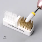 Outil de manucure avec brosse à double face pratique