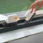 Brosse pratique pour éliminer la poussière des rails