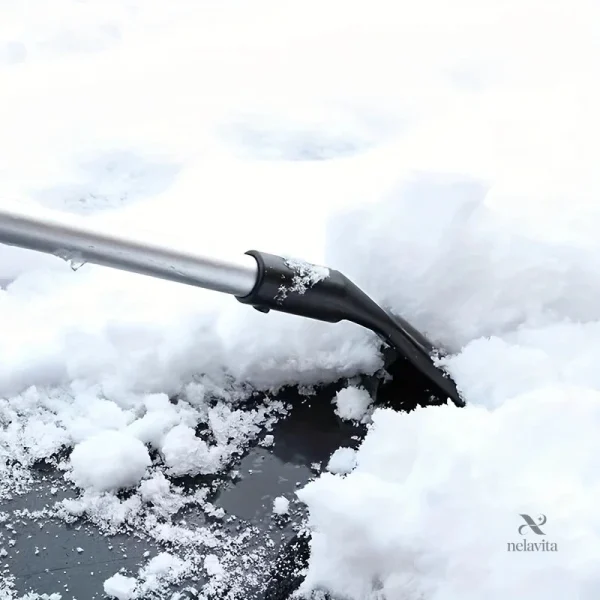Accessoire automobile pour déneiger en toute simplicité et rapidité