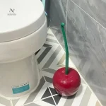 Accessoire coloré pour salle de bain, brosse WC performante