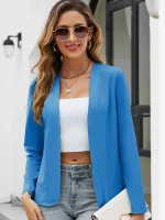 Cardigan uni, pièce essentielle de la garde-robe