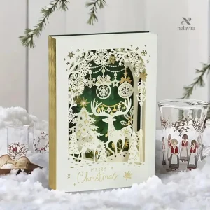 Carte de Noël Pop-Up 3D Luxe – Village Enneigé et Traîneau du Père Noël – Merry Christmas Élégant