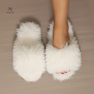 Chaussons Femme en peluche - Confort douillet & design minimaliste