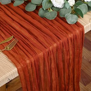 Gaze froissée pour une décoration de table bohème