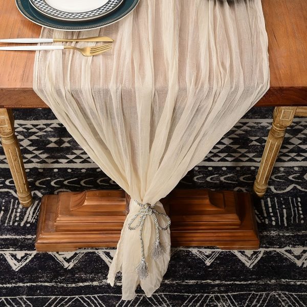 Élégant chemin de table en gaze