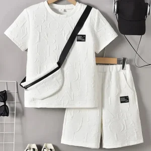 Chemise et short garçon en tissu texturé beige – Ensemble été tendance et confortable