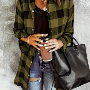 Chemise à motifs carreaux, coupe féminine élégante