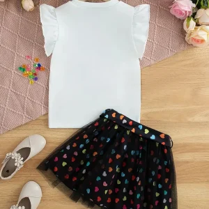 Chemise fille blanche à manches volantées avec jupe noire à cœurs colorés – tenue élégante et tendance