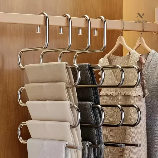 Cintre pratique en inox pour un rangement astucieux