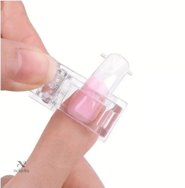 Accessoire pratique pour la création d'ongles en gel