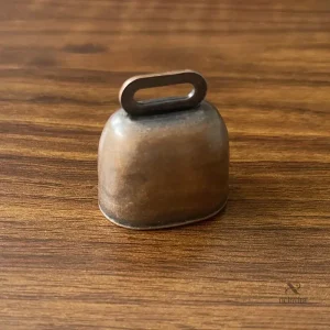 Cloche en Laiton pour Chevaux – Accessoire Équin Traditionnel, Sonorité Claire, Idéal pour le Pâturage ou les Défilés