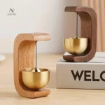 Carillon décoratif en bois pour un bureau serein