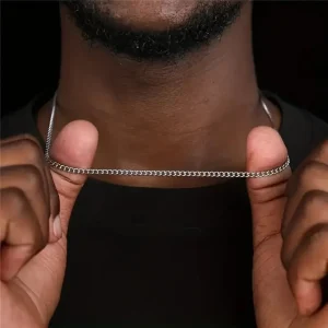 Bijou élégant pour homme en acier inoxydable