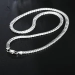 Collier homme en acier inoxydable, design élégant et résistant